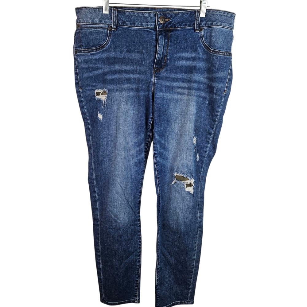 Maurices Womens Size 18 REG Distressed Ripped Denim Jeans Medium Wash‎